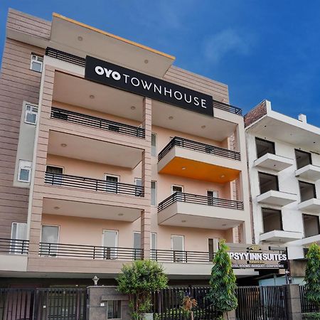 גורגאון Super Townhouse Sector 57 Near Bestech Central Square Mall מראה חיצוני תמונה