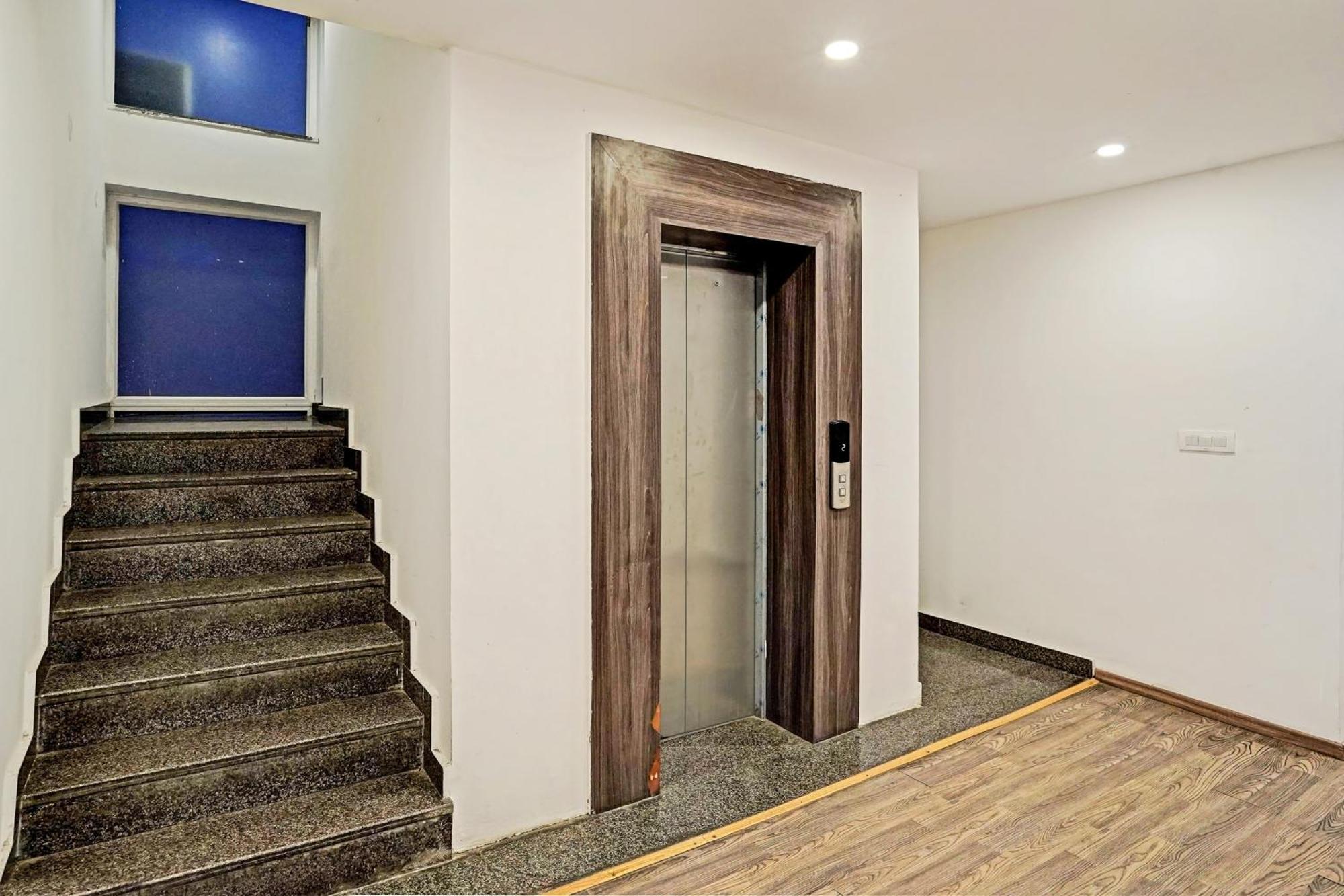 גורגאון Super Townhouse Sector 57 Near Bestech Central Square Mall מראה חיצוני תמונה